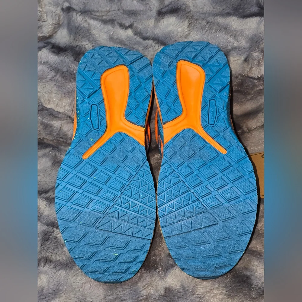 NWB Hi-Tec Destructor Logo Mid Florecent Orange‎ and Blue Sneakers size 9